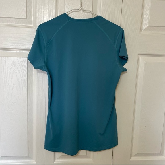 Columbia Women’s size Large workout top - Picture 2 of 7